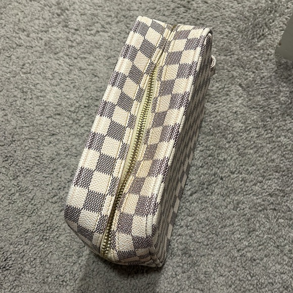 Checkered Makeup/Toiletry Bag - Picture 3 of 7
